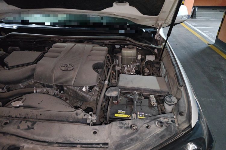 Used Toyota Land Cruiser 2019 4.0L Iron Wheels Refrigerator with Electric Base Basic Version—Middle East Engine Bay Left