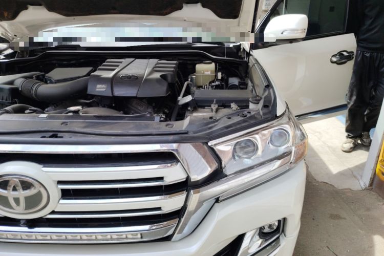 Used Toyota Land Cruiser  Engine Bay Left