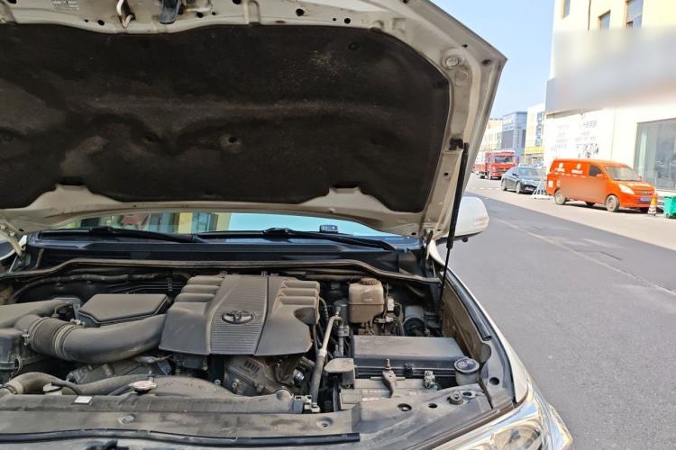 Used Toyota Land Cruiser 2019 4.0L 7-Seater Automatic Transmission Middle East Version Engine Bay Left