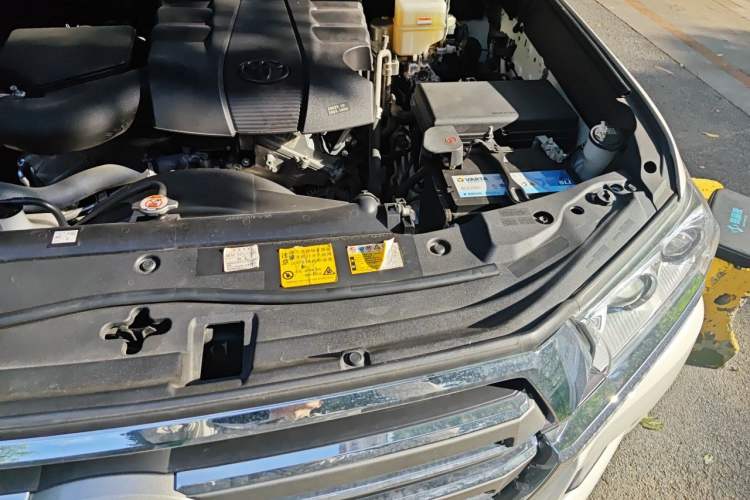 Used Toyota Land Cruiser 2019 4.0L 7-Seater Automatic Transmission Middle East Version Engine Bay Left