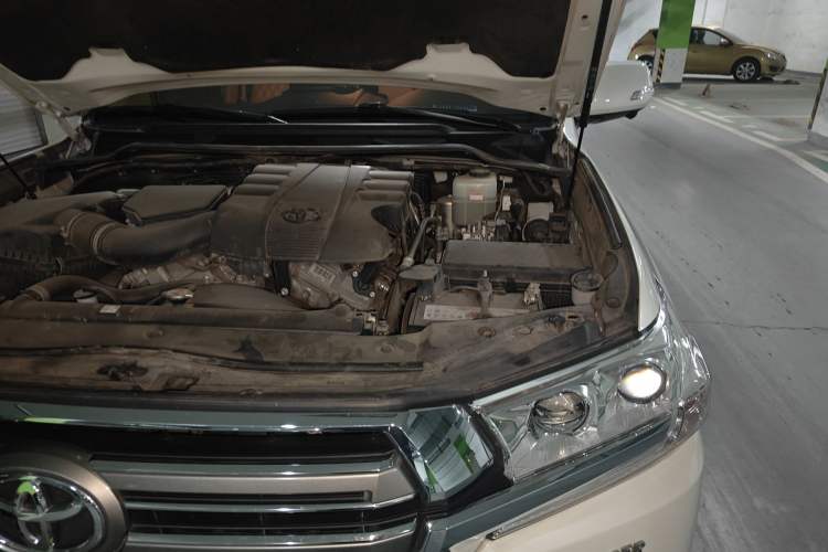 Used Toyota Land Cruiser 2019 4.0L 7-Seater Automatic Transmission Middle East Version Engine Bay Left