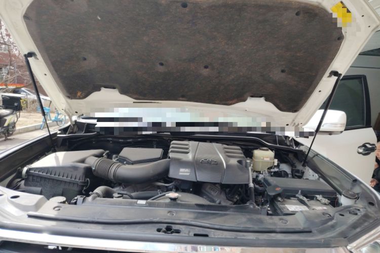 Used Toyota Land Cruiser  Engine Bay
