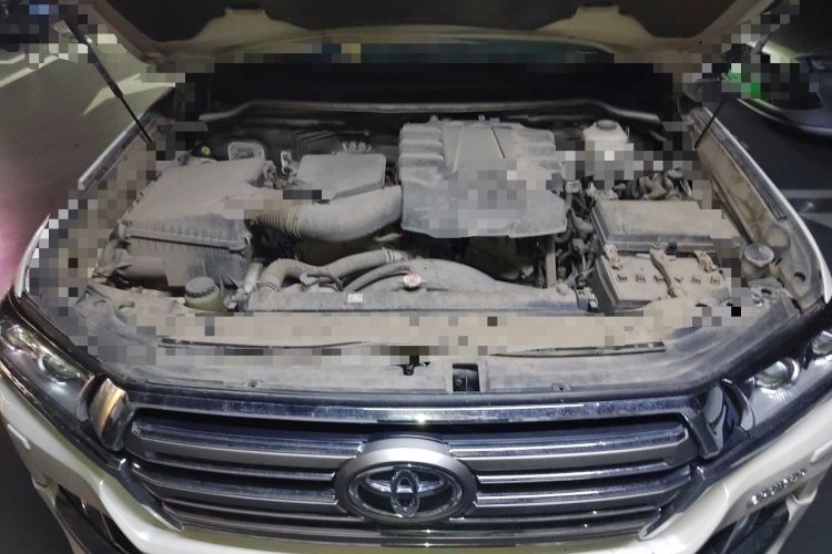 Used Toyota Land Cruiser  Engine Bay