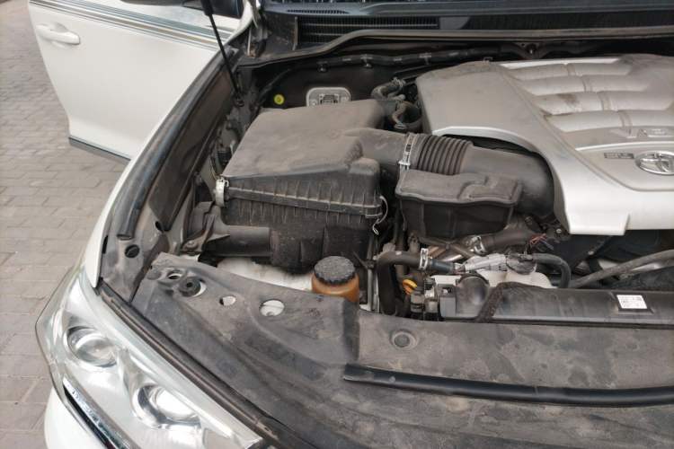 Used Toyota Land Cruiser 2019 5.7L 7-Seater Middle East Version Engine Bay Right