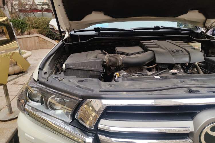 Used Toyota Land Cruiser 2019 4.0L VX-R Lowered Suspension Middle East Engine Bay Right