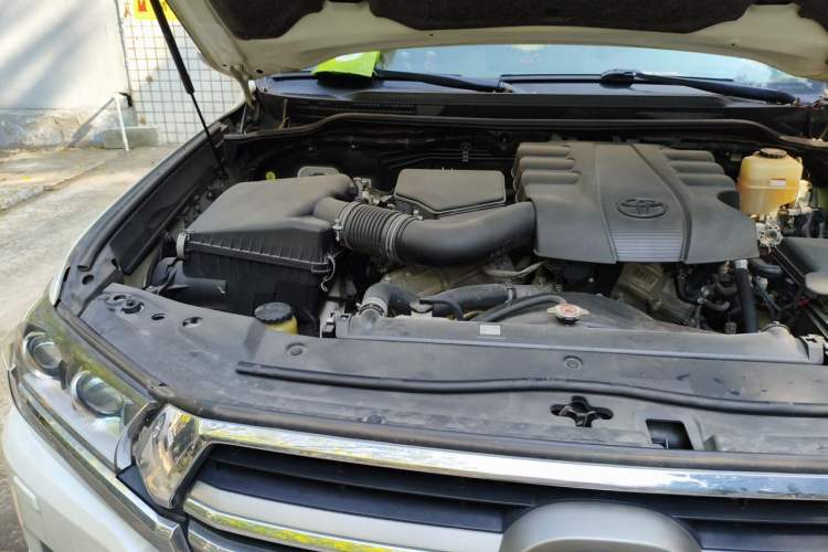 Used Toyota Land Cruiser  Engine Bay Right