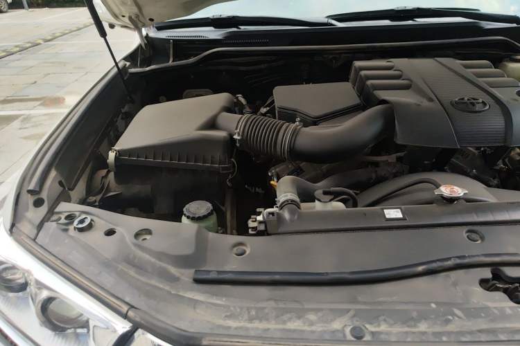 Used Toyota Land Cruiser 2019 4.0L GX-R 7 Seats Parallel Import Engine Bay Right