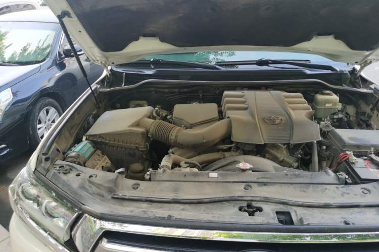 Used Toyota Land Cruiser 2019 4.0L GX-R 7 Seats Parallel Import Engine Bay Right