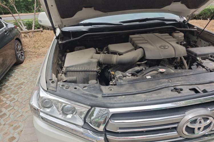 Used Toyota Land Cruiser  Engine Bay Right