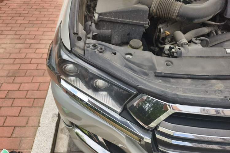 Used Toyota Land Cruiser 2019 4.0L Iron Wheels Refrigerator with Electric Base Basic Version—Middle East Engine Bay Right