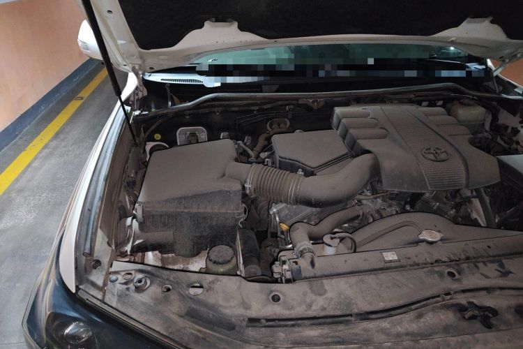 Used Toyota Land Cruiser 2019 4.0L Iron Wheels Refrigerator with Electric Base Basic Version—Middle East Engine Bay Right