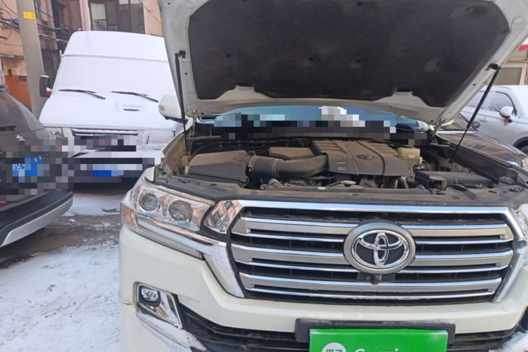 Used Toyota Land Cruiser 2019 4.0L Iron Wheels Refrigerator with Electric Base Basic Version—Middle East Engine Bay Right