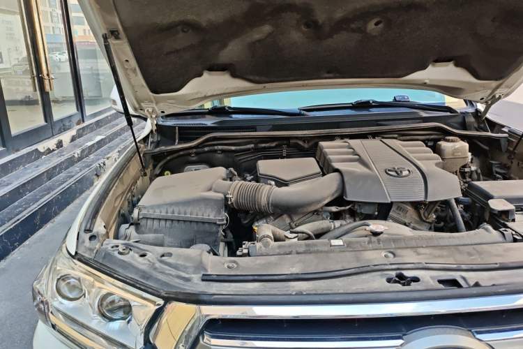 Used Toyota Land Cruiser 2019 4.0L 7-Seater Automatic Transmission Middle East Version Engine Bay Right