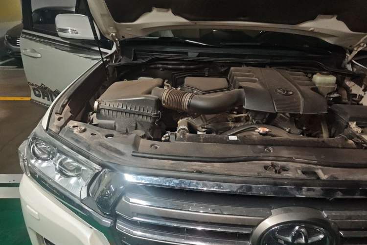 Used Toyota Land Cruiser  Engine Bay Right