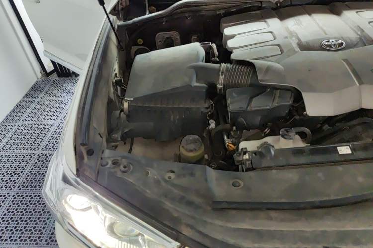 Used Toyota Land Cruiser 2019 4.6L GX-R Middle East Version Engine Bay Right