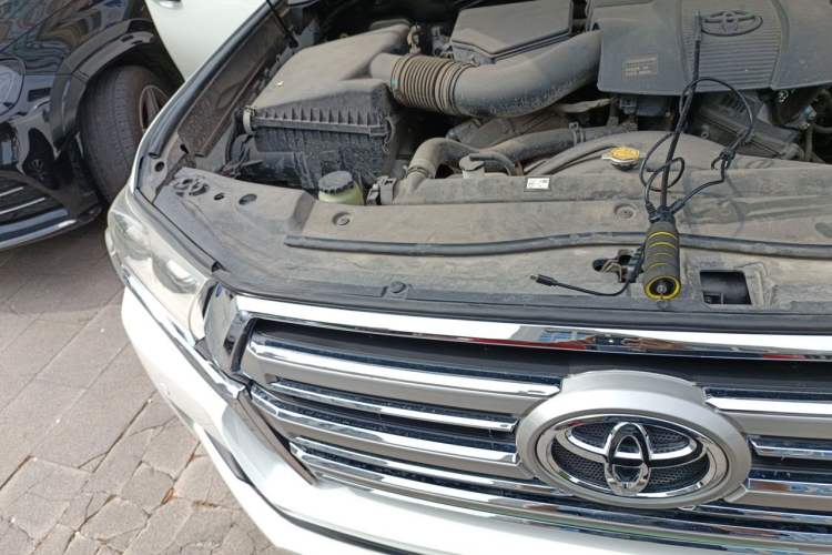 Used Toyota Land Cruiser  Engine Bay Right