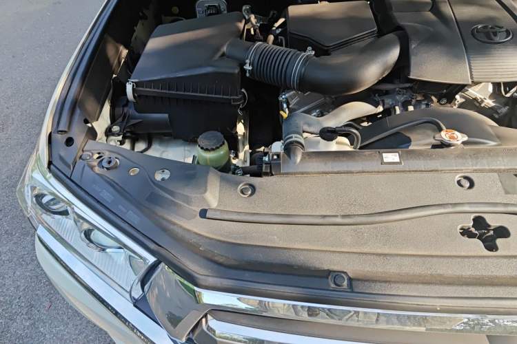 Used Toyota Land Cruiser 2019 4.0L 7-Seater Automatic Transmission Middle East Version Engine Bay Right