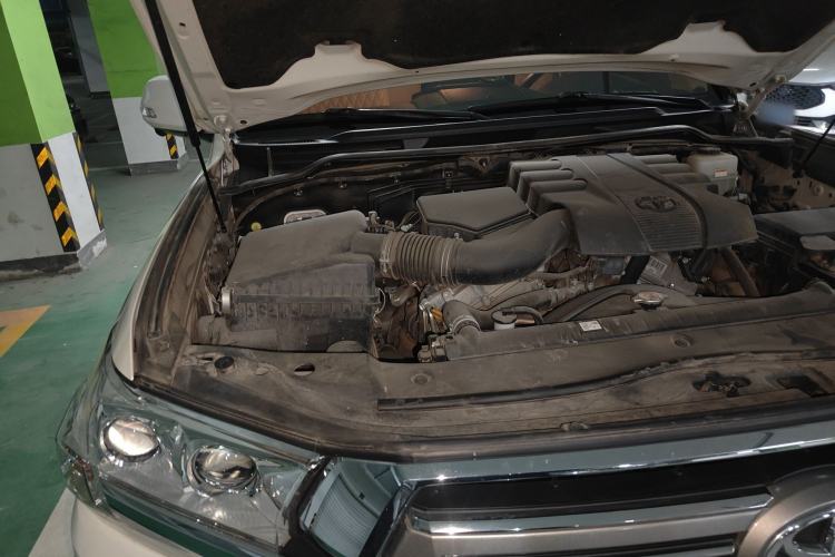Used Toyota Land Cruiser 2019 4.0L 7-Seater Automatic Transmission Middle East Version Engine Bay Right