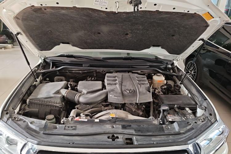 Used Toyota Land Cruiser 2019 4.0L GX-R 7 Seats Parallel Import Engine Bay