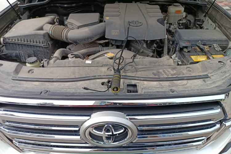 Used Toyota Land Cruiser  Engine Bay