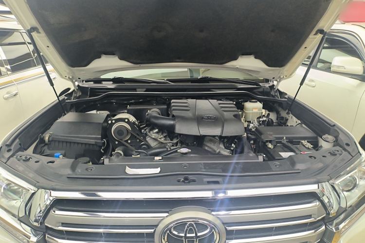 Used Toyota Land Cruiser 2019 4.0L 7-Seater Automatic Transmission Middle East Version Engine Bay