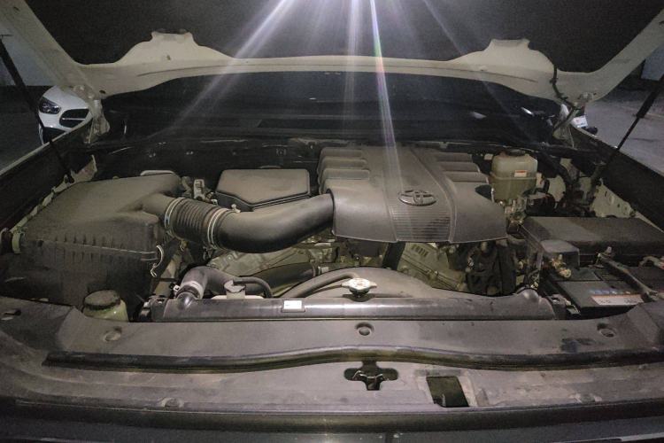 Used Toyota Land Cruiser 2019 4.0L 7-Seater Automatic Transmission Middle East Version Engine Bay