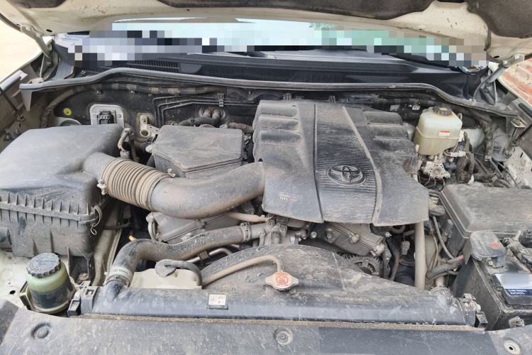 Used Toyota Land Cruiser  Engine Bay