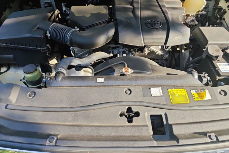 Used Toyota Land Cruiser 2019 4.0L 7-Seater Automatic Transmission Middle East Version Engine Bay