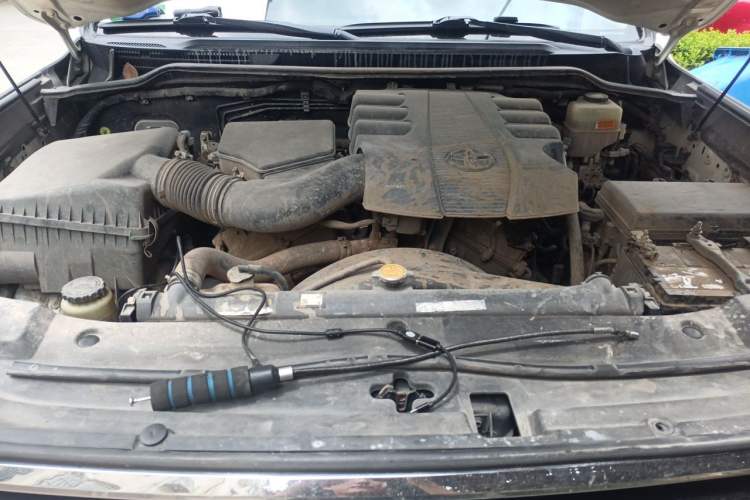 Used Toyota Land Cruiser  Engine Bay