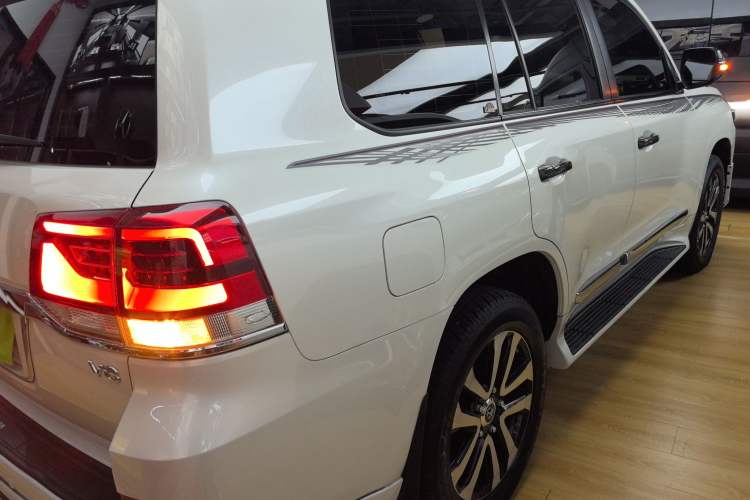 Used Toyota Land Cruiser 2019 4.0L GX-R GT 8-Cylinder Genuine Leather – Middle East Exterior 5