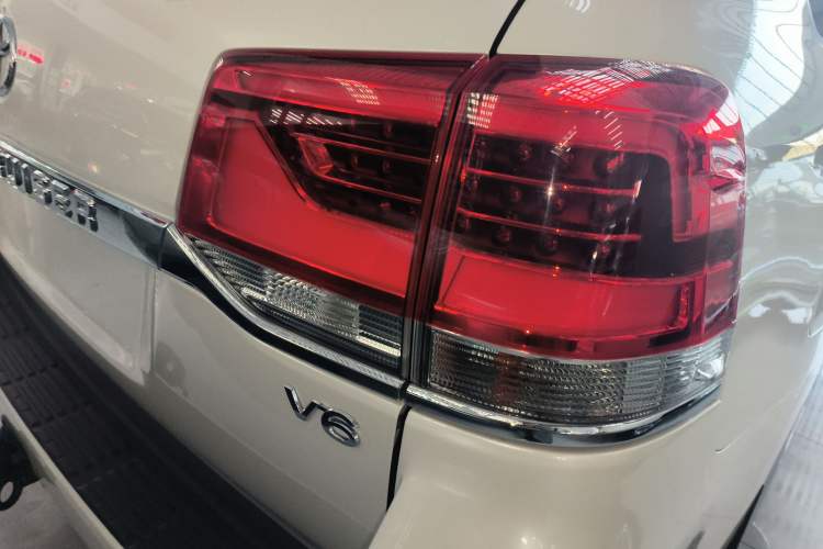 Used Toyota Land Cruiser 2019 4.0L GX-R 7 Seats Parallel Import Exterior 6