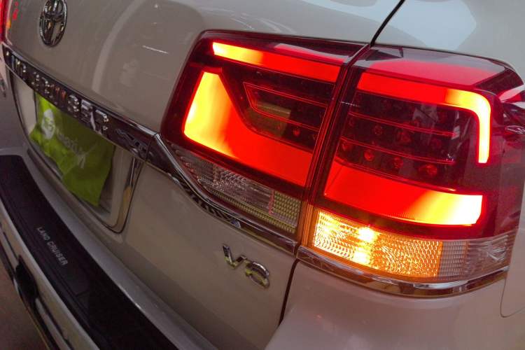 Used Toyota Land Cruiser 2019 4.0L GX-R GT 8-Cylinder Genuine Leather – Middle East Exterior 6