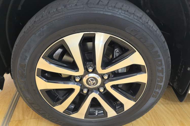 Used Toyota Land Cruiser 2019 4.0L GX-R GT 8-Cylinder Genuine Leather – Middle East Exterior 7