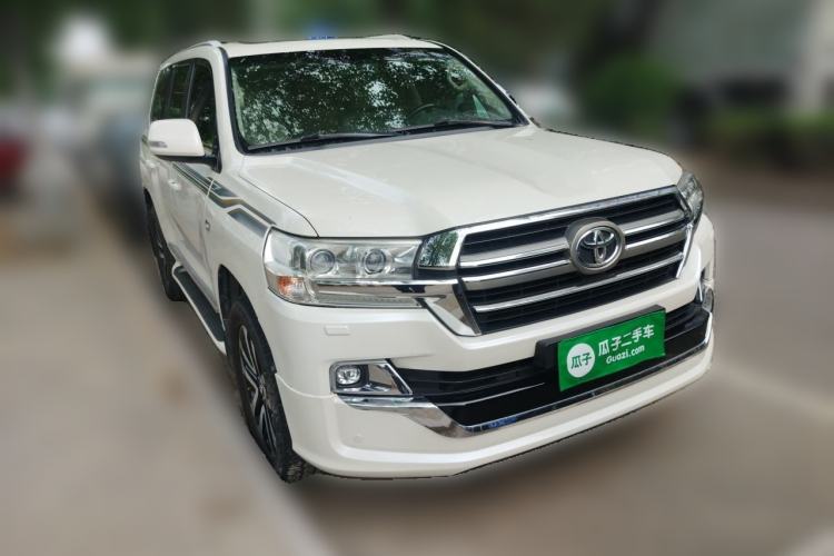 Used Toyota Land Cruiser 2019 5.7L 7-Seater Middle East Version Front Right 45 Deg