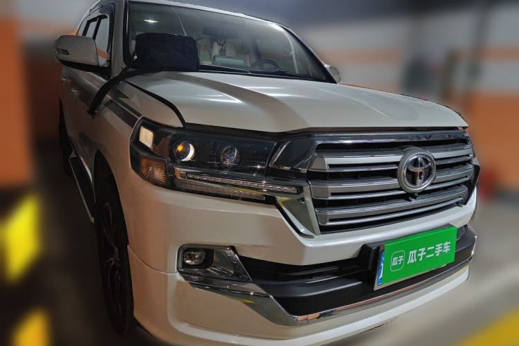 Used Toyota Land Cruiser 2019 4.0L Iron Wheels Refrigerator with Electric Base Basic Version—Middle East Front Right 45 Deg
