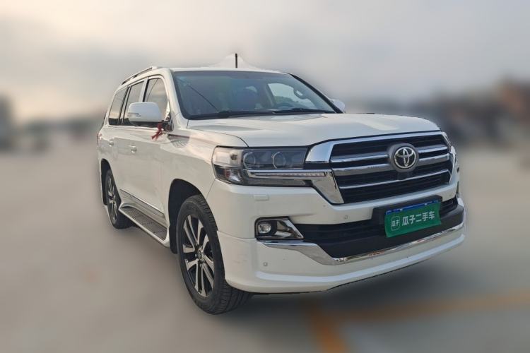 Used Toyota Land Cruiser 2019 4.0L GX-R GT Dual Fuel Sunroof Velvet Interior – Middle East Specification Front Right 45 Deg