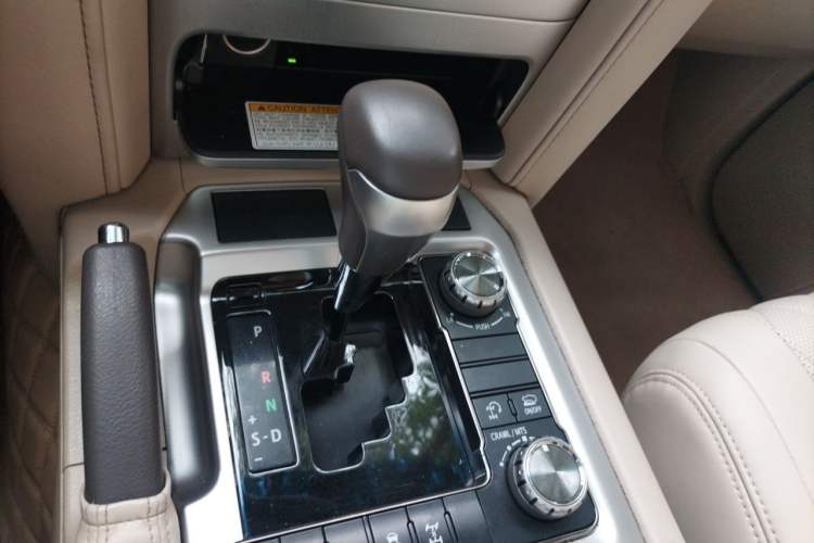 Used Toyota Land Cruiser 2019 5.7L 7-Seater Middle East Version Gear Lever