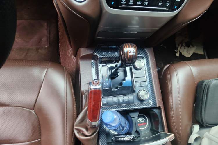 Used Toyota Land Cruiser 2019 4.0L VX-R Lowered Suspension Middle East Gear Lever