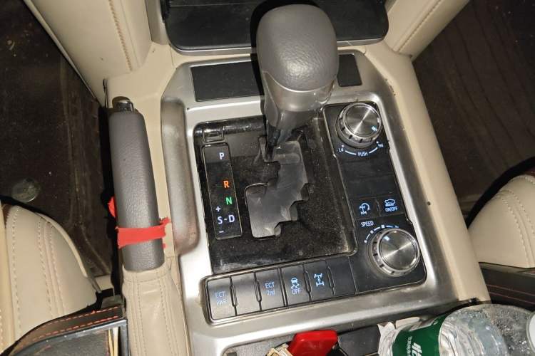 Used Toyota Land Cruiser 2019 4.0L GX-R 5-Seater Parallel Import Gear Lever