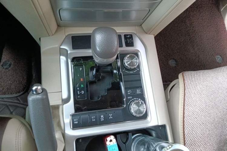 Used Toyota Land Cruiser 2019 4.0L 7-Seater Automatic Transmission Middle East Version Gear Lever