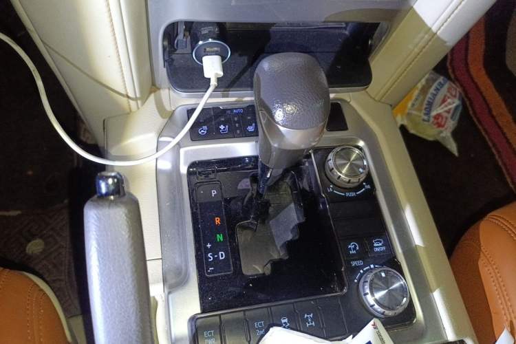 Used Toyota Land Cruiser 2019 4.0L GX-R 7 Seats Parallel Import Gear Lever