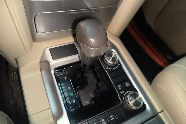 Used Toyota Land Cruiser 2019 4.0L GX-R 7 Seats Parallel Import Gear Lever