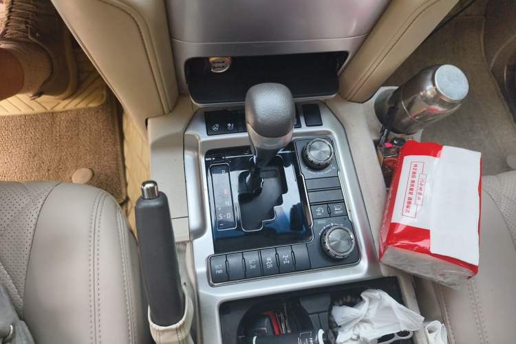 Used Toyota Land Cruiser 2019 4.0L Iron Wheels Refrigerator with Electric Base Basic Version—Middle East Gear Lever