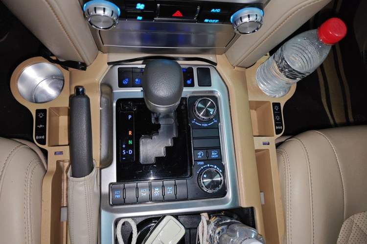 Used Toyota Land Cruiser 2019 4.0L Iron Wheels Refrigerator with Electric Base Basic Version—Middle East Gear Lever