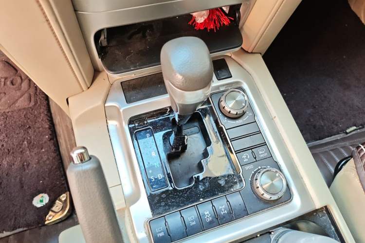 Used Toyota Land Cruiser 2019 4.0L 7-Seater Automatic Transmission Middle East Version Gear Lever