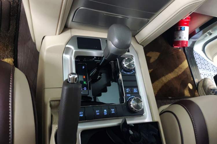 Used Toyota Land Cruiser 2019 4.6L GX-R Middle East Version Gear Lever