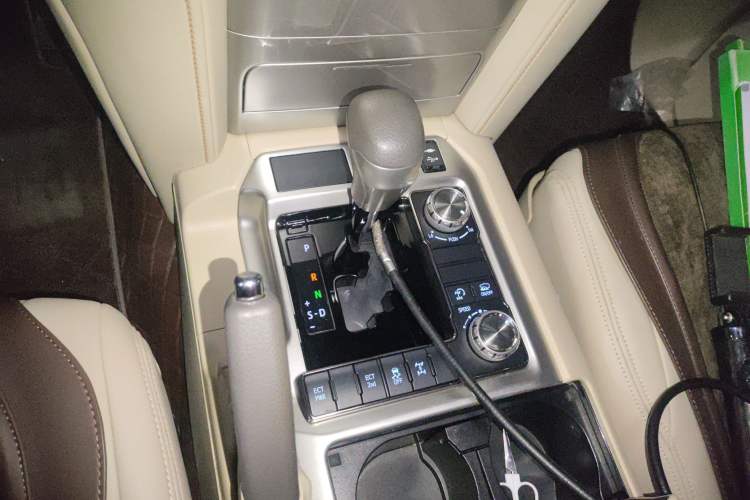 Used Toyota Land Cruiser 2019 4.0L 7-Seater Automatic Transmission Middle East Version Gear Lever