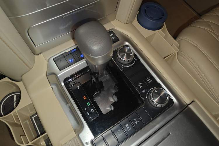 Used Toyota Land Cruiser 2019 4.0L 7-Seater Automatic Transmission Middle East Version Gear Lever