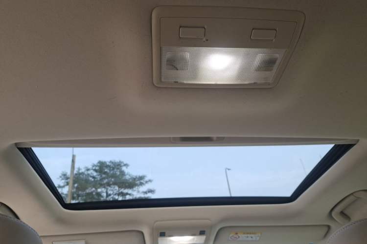 Used Toyota Land Cruiser 2019 4.0L GX-R GT Dual Fuel Sunroof Velvet Interior – Middle East Specification Headliner