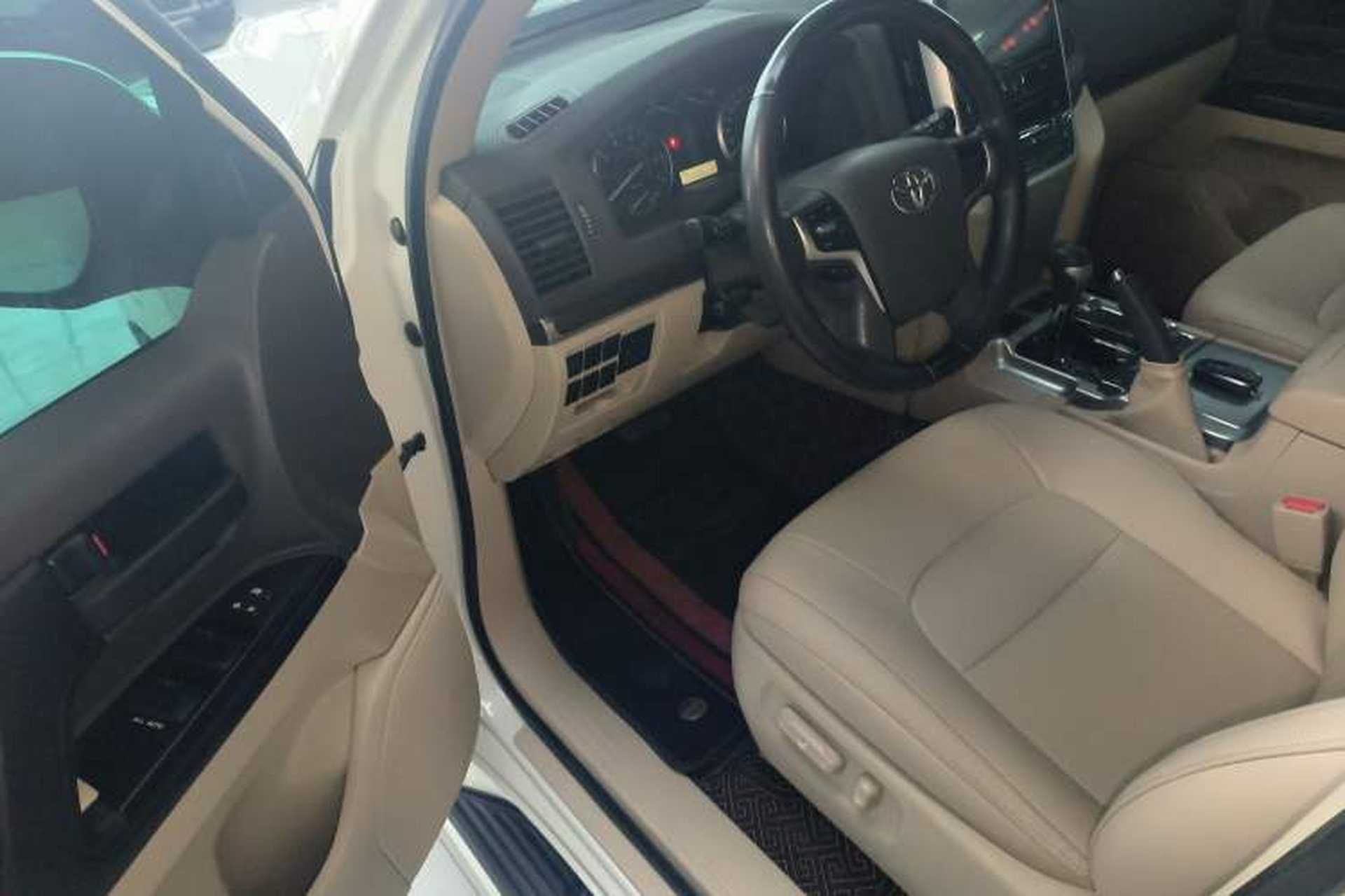 Used Toyota Land Cruiser 2019 4.0L GX-R 7 Seats Parallel Import Interior 3